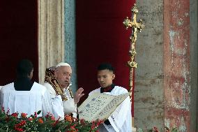 Pope Francis imparts a solemn blessing  Urbi et Orbi  on the occasion of Christmas in St. Peter's Square