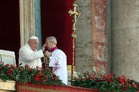 Pope Francis imparts a solemn blessing  Urbi et Orbi  on the occasion of Christmas in St. Peter's Square