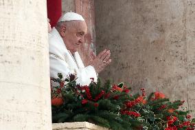 Pope Francis imparts a solemn blessing  Urbi et Orbi  on the occasion of Christmas in St. Peter's Square