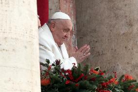 Pope Francis imparts a solemn blessing  Urbi et Orbi  on the occasion of Christmas in St. Peter's Square