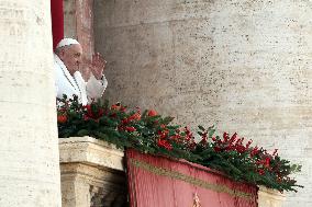 Pope Francis imparts a solemn blessing  Urbi et Orbi  on the occasion of Christmas in St. Peter's Square