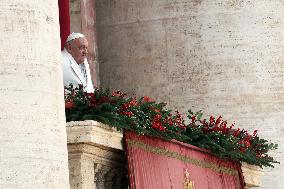 Pope Francis imparts a solemn blessing  Urbi et Orbi  on the occasion of Christmas in St. Peter's Square