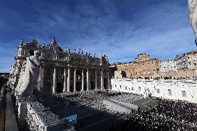 Pope Francis imparts a solemn blessing  Urbi et Orbi  on the occasion of Christmas in St. Peter's Square