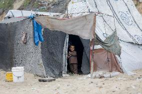 Displaced Families Face Harsh Winter - Gaza