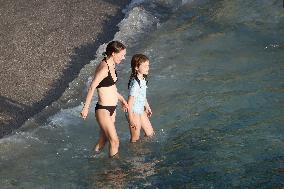 Natalie Portman Enjoying The Sun In St Barths