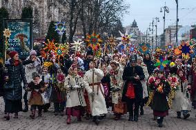 Ukrainians Sing Christmas Carols And Carry Decorated Stars Of Bethlehem As They Mark Christmas In Downtown Kyiv