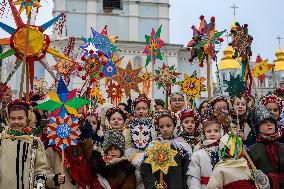 Ukrainians Sing Christmas Carols And Carry Decorated Stars Of Bethlehem As They Mark Christmas In Downtown Kyiv