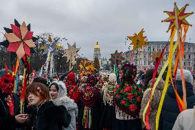 Ukrainians Sing Christmas Carols And Carry Decorated Stars Of Bethlehem As They Mark Christmas In Downtown Kyiv