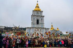 Ukrainians Sing Christmas Carols And Carry Decorated Stars Of Bethlehem As They Mark Christmas In Downtown Kyiv