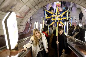 Pupils sing carols in Kyiv