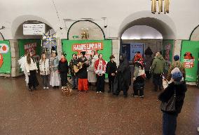 Pupils sing carols in Kyiv