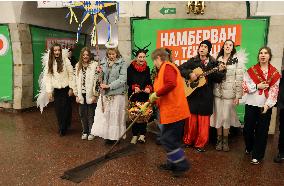 Pupils sing carols in Kyiv