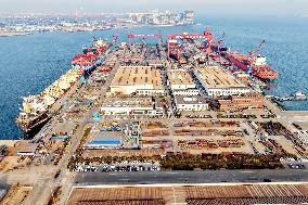 Giant Ship Construction in Qingdao