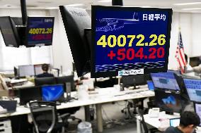 Nikkei tops 40,000 mark