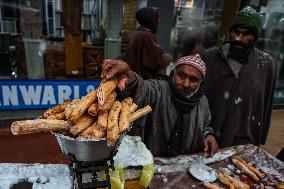 Heavy Snowfall In Kashmir