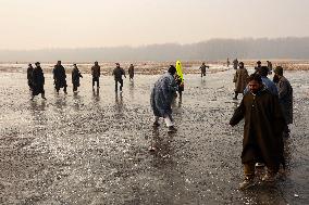 Cold Weather In Kashmir