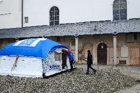 Refugee Tent Display At Passau Cathedral Highlights Global Refugee Crisis