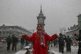 Snowfall In Srinagar