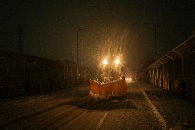 Seasons First Snowfall After Prolonged Dry Spell In Kashmir