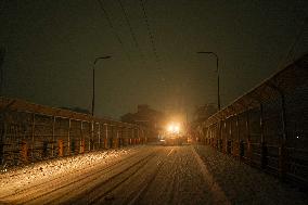 Seasons First Snowfall After Prolonged Dry Spell In Kashmir