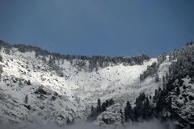 Snow Peak Mountains In Himachal Pradesh