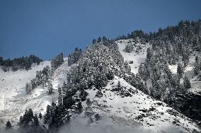 Snow Peak Mountains In Himachal Pradesh