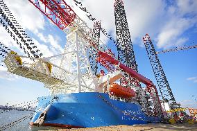 China's most advanced fourth-generation self-elevating and self-propelled wind power installation ship