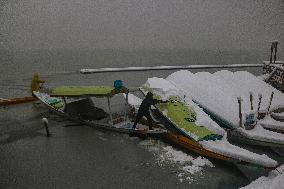 Heavy Snowfall In Kashmir Valley