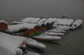 Heavy Snowfall In Kashmir Valley