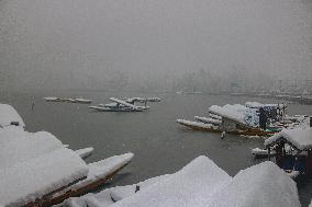 Heavy Snowfall In Kashmir Valley