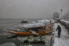 Heavy Snowfall In Kashmir Valley