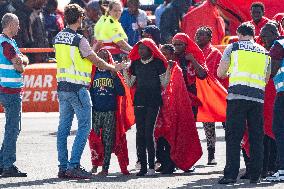 Nearly 240 people arrive in four cayucos to Lanzarote