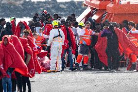 Nearly 240 people arrive in four cayucos to Lanzarote