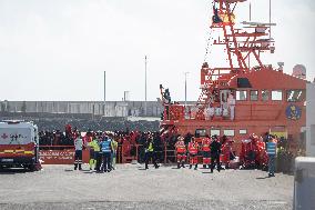 Nearly 240 people arrive in four cayucos to Lanzarote