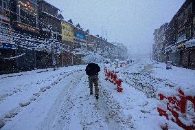 Heavy Snowfall Disrupts Life In Kashmir