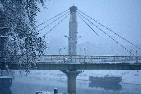 Heavy Snowfall Disrupts Life In Kashmir