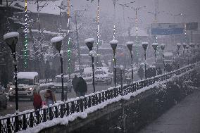 Heavy Snowfall Disrupts Life In Kashmir