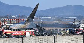 All 181 people aboard crashed S. Korean airplane believed killed, except 2 rescued