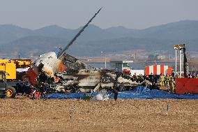 All 181 people aboard crashed S. Korean airplane believed killed, except 2 rescued