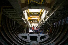 World's Longest Expressway Tunnel Under Construction - China