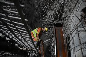 World's Longest Expressway Tunnel Under Construction - China