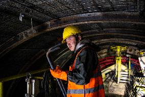 World's Longest Expressway Tunnel Under Construction - China