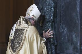 Cardinal Baldassare Reina opens the Holy Door of Rome's St. John - Vatican