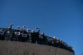 La Torre honors volunteers and victims of the DANA next to the 'Solidarity Bridge'