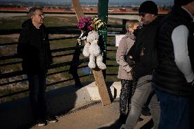 La Torre honors volunteers and victims of the DANA next to the 'Solidarity Bridge'