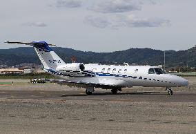 Barcelona airport aircraft on the runway