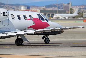 Barcelona airport aircraft on the runway