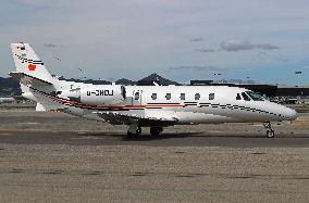 Barcelona airport aircraft on the runway