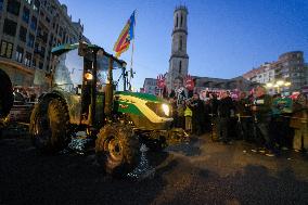 Over 100,000 People Protest - Valencia