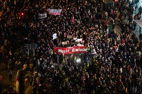 Over 100,000 People Protest - Valencia